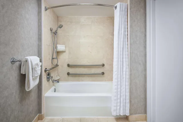 1 Bedroom, Suite, King Bed, Queen Bed, Accessible, Embassy Suites by Hilton West Palm Beach Central 4/5