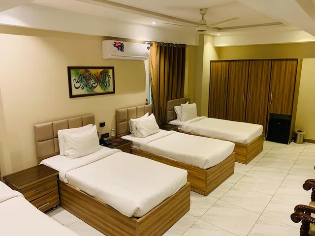 غرفة بريميوم رباعية بأربعة أسرّة، Hotel Pearl Inn 1/5