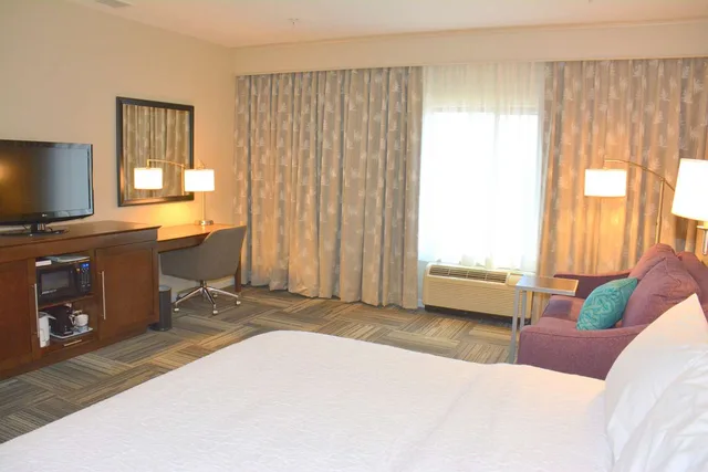 Study, King Bed, Sofa، Hampton Inn Grand Junction Downtown/Historic Main Street 2/3