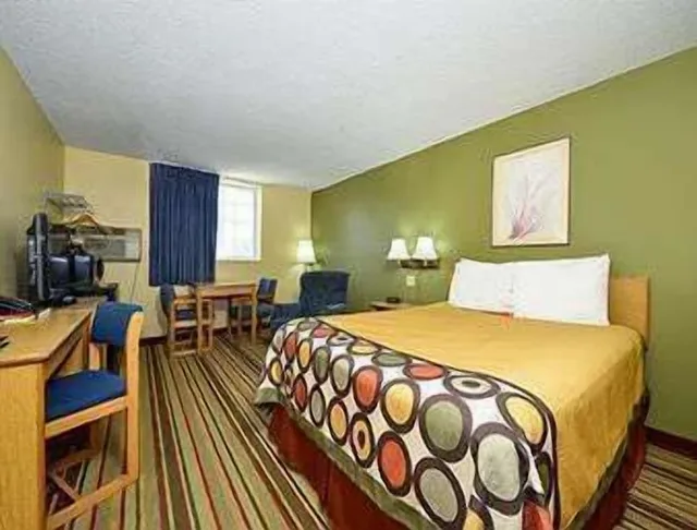 غرفة قياسية بسريرين كوين، Super 8 by Wyndham Minot Airport 3/6