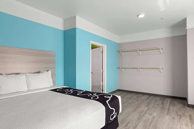 جناح عائلي بسريرين كينج بغرفتي نوم، La Quinta Inn Suites Raymondville 2/7