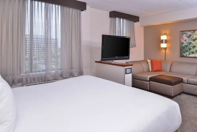 غرفة بسرير كينج في طابق مرتفع، Hyatt Place Herndon/Dulles Airport-East 1/4