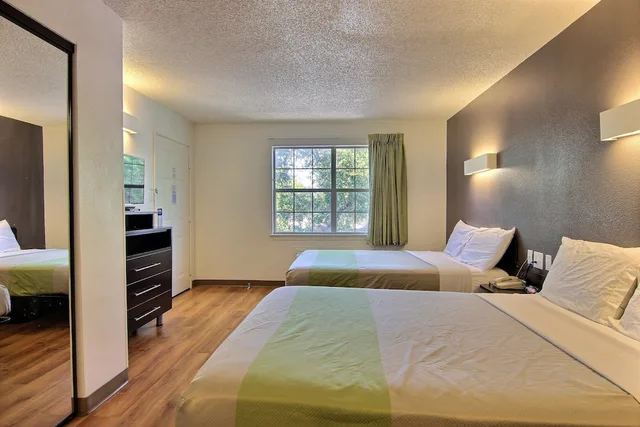 غرفة قياسية بسريرين مزدوجين، Studio 6 Extended Stay - Austin, TX - Northwest 2/10