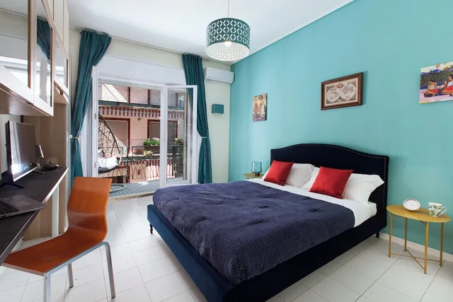 شقة بسرير كوين بشرفة بإطلالة جزئية على البحر مع أريكة، YourHome - Parco Sereno Apartment 1/3
