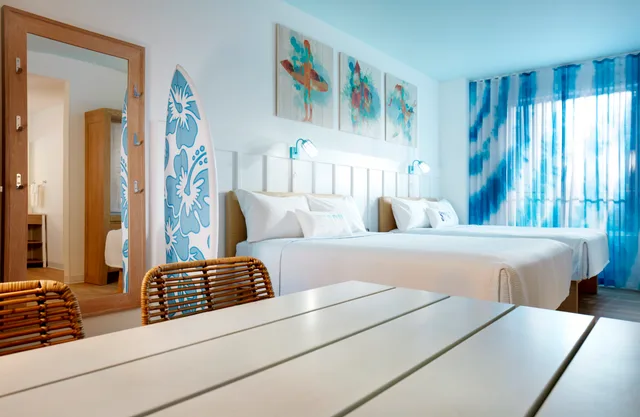 جناح بإطلالة على المسبح بغرفتي نوم، Universal's Endless Summer Resort - Surfside Inn and Suites 2/5