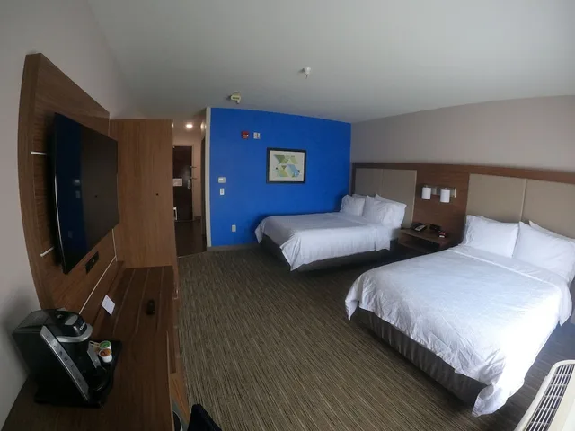 غرفة قياسية بسريرين مزدوجين بإطلالة على الجبل، Holiday Inn Express Hotel and Suites Albuquerque Historic Old Town 2/8