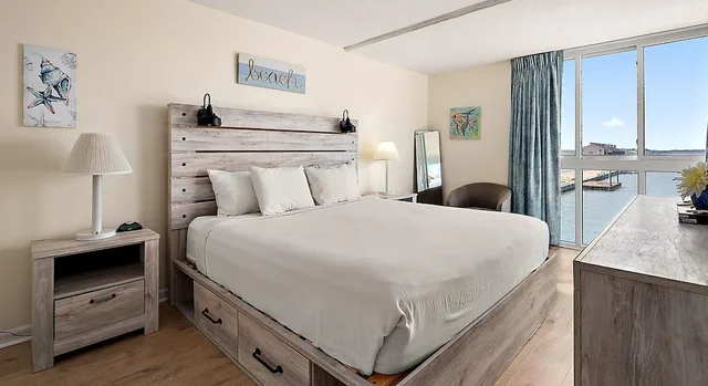 2 Bedrooms, Condo, Premier, King and Queen Bed, Single Bed, Bay View, Sofa، Bay Club Resort 2/5