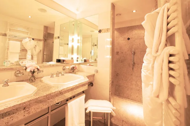 Junior Suite, King Bed, Villa Hammerschmiede Hotel 2/2