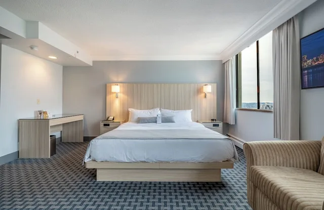 Premium, Studio, King Bed, City View, Century Plaza Hotel & Spa 3/10