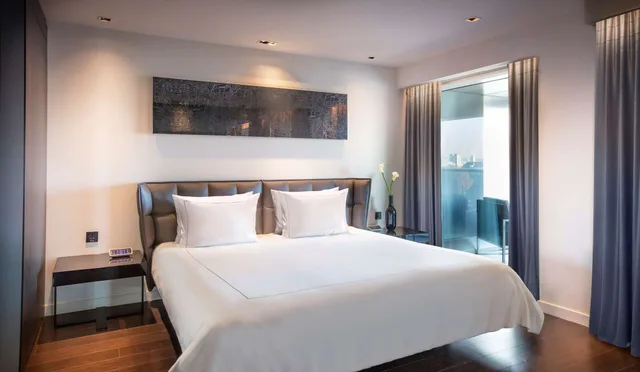 جناح بسرير كينج بإطلالة على النهر بشرفة بغرفة نوم واحدة، Park Plaza London Riverbank 1/3