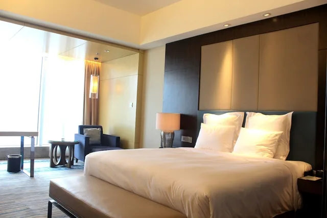 غرفة كلوب بسرير كينج، Renaissance Huizhou Hotel 1/7