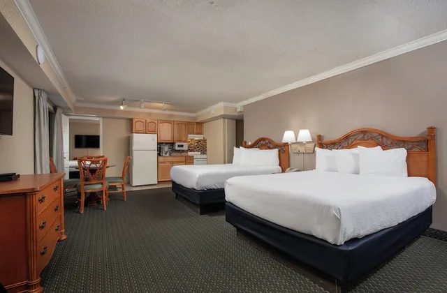 2 Rooms, Deluxe, Suite, 4 Queen Beds, No Balcony, Grande Shores Ocean Resort 5/10