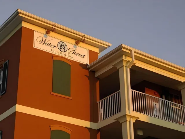 غرفة بسرير كوين وسرير فردي لذوي الإعاقة، Water Street Hotel & Marina, an Ascend Collection Hotel 1/2