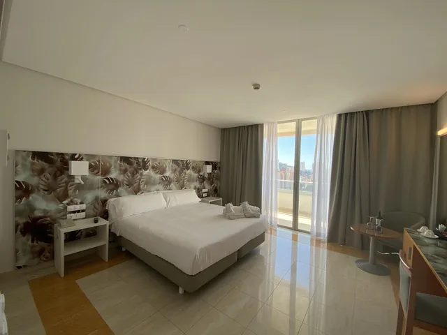 غرفة كلوب بإطلالة على المدينة بشرفة مفردة بسريرين منفصلين، Hotel BCL Levante Club and Spa - Adults Only 1/5