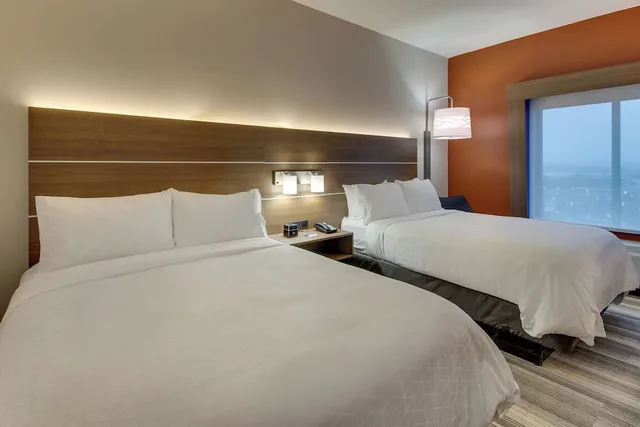 Standard, 2 Queen Beds, Holiday Inn Express & Suites Nashville Metrocenter Downtown 1/8
