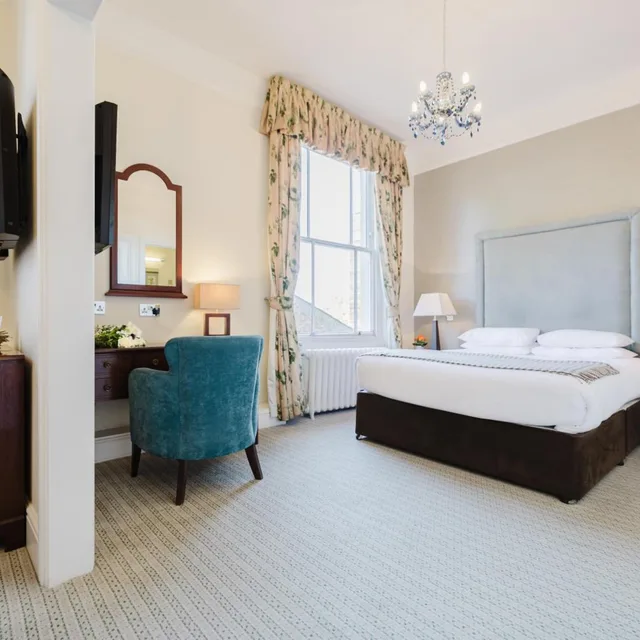 Feature, Double Bed، Winchester Royal 6/10