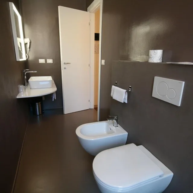 غرفة بسرير مزدوج بإطلالة على البحر بشرفة، Hotel Vittoria 8/8
