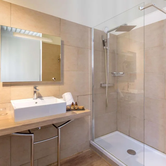 جناح جونيور بسرير كوين مع أريكة، Best Western Le Marquis de La Baume 5/5