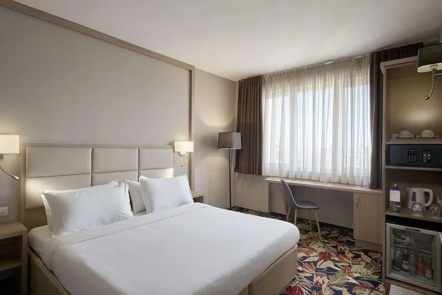 غرفة قياسية بسرير كينج، Hotel Imperial Plovdiv, a member of Radisson Individuals 6/9
