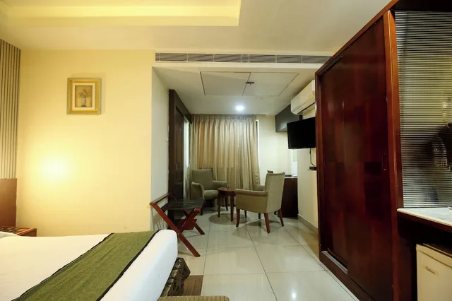 غرفة تنفيذية بسرير كينج، HOTEL GATEWAY GRANDEUR 2/2