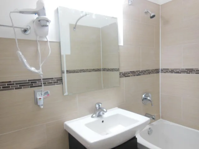 غرفة بسرير كينج، Nu Hotel Toronto 8/10