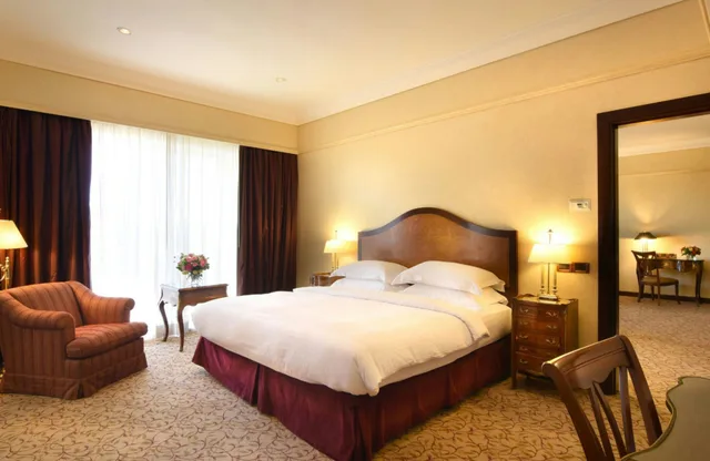 جناح رئاسي بسرير كينج بإطلالة على المدينة، Gefinor Rotana Hotel Beirut 1/2
