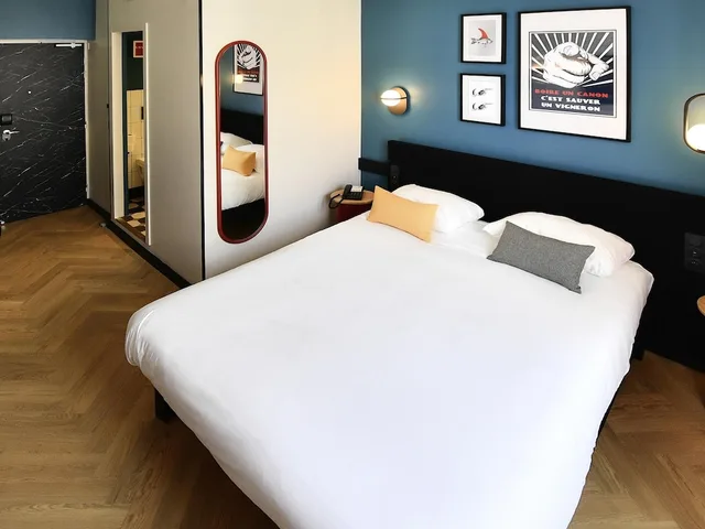 Suite, 1 Double Bed with Sofa bed (Design)، Ibis Styles Dijon Central 2/6