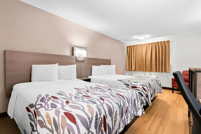 غرفة ديلوكس بسريرين مزدوجين، Red Roof Inn Harrisburg North 2/4
