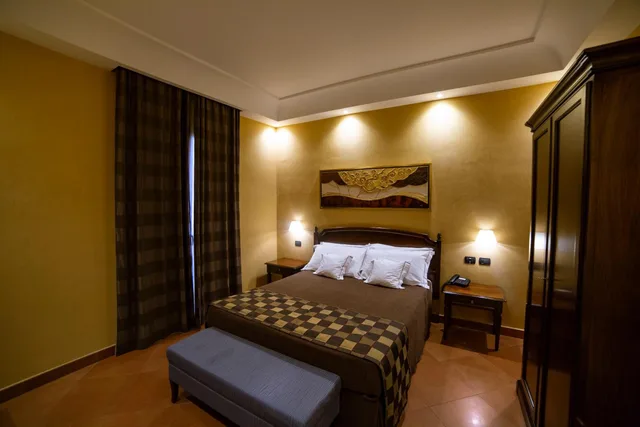 غرفة كلاسيكية بسرير كينج، Artemis Hotel 1/10