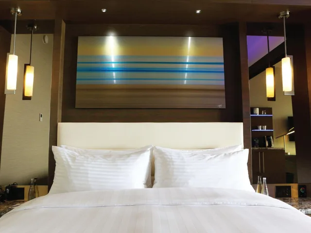غرفة بسرير كينج لذوي الإعاقة، Shade Hotel Redondo Beach 2/8