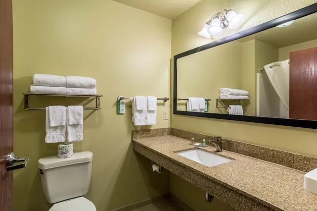 غرفة بسريرين كوين، Cobblestone Hotel And Suites Harborcreek 2/4