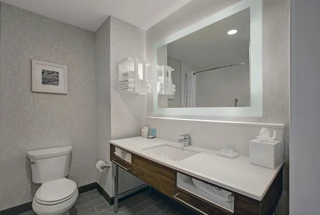 غرفة بسريرين كوين لذوي الإعاقة، Hampton Inn and Suites by Hilton Waterloo St. Jacobs 5/6