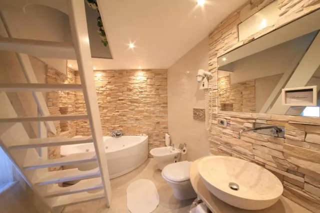 غرفة بسرير كينج بإطلالة على البحر بجاكوزي، Bellavista Suites 3/3