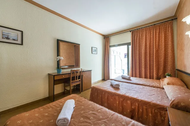 غرفة ثلاثية بثلاثة أسرّة، Hotel Marisol 2/10