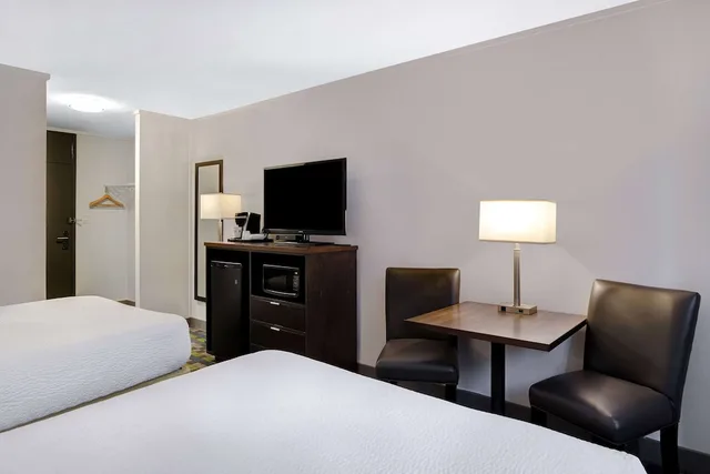 غرفة قياسية بسريرين كوين، Days Inn by Wyndham Victoria Airport Sidney 4/6
