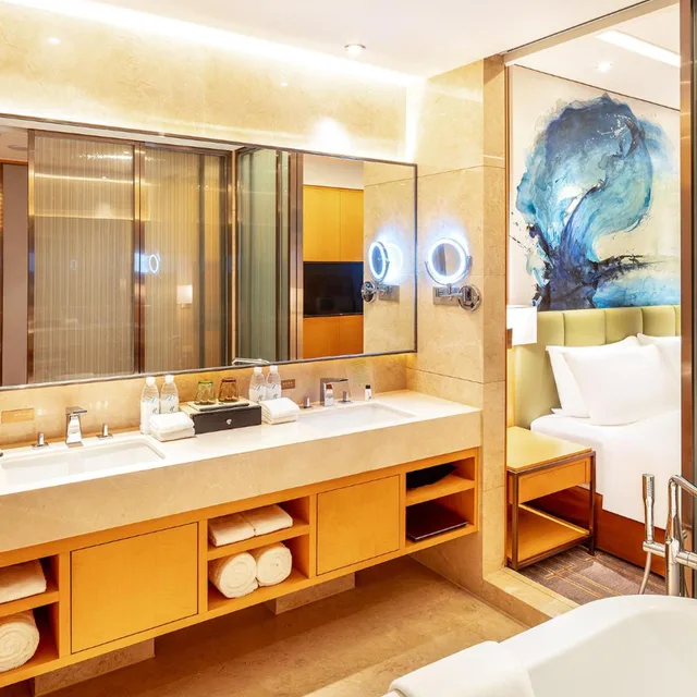 1 Bedroom, Suite, Dining Area، Holiday Inn Neijiang Riverside 4/4