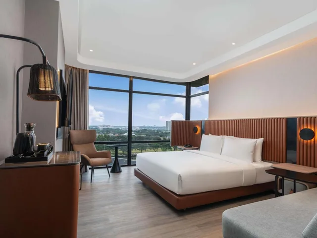 غرفة سوبيريور بسرير فردي بإطلالة على المدينة، Novotel Tangerang BSD City 1/7