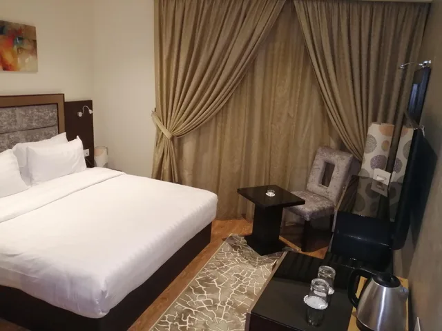 غرفة قياسية بسرير مزدوج، Cairo Taj Dokki Families Tower Hotel 2/3