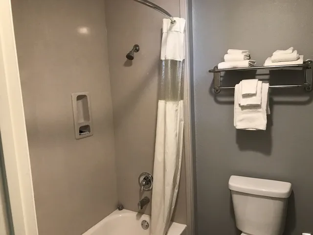 جناح بسرير كينج بجاكوزي للمدخنين، Express Inn Weslaco Mercedes 2/3