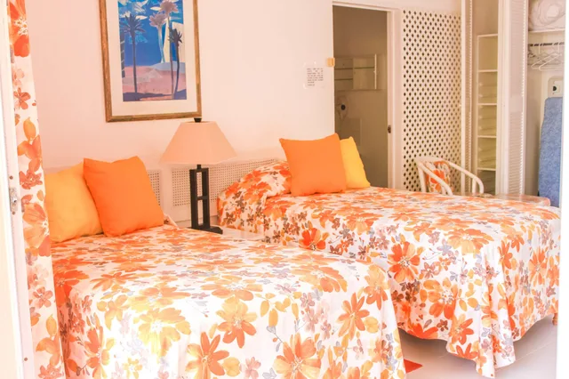 استوديو بسريرين منفصلين بإطلالة على المسبح بشرفة مع سرير سحّاب إضافي، Monteray Apartment Hotel 1/3