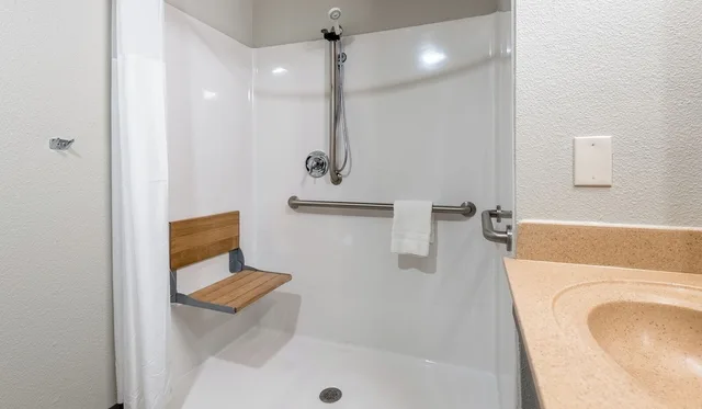 غرفة بسرير كوين لذوي الإعاقة، My Place Hotel-Colorado Springs Co 8/10