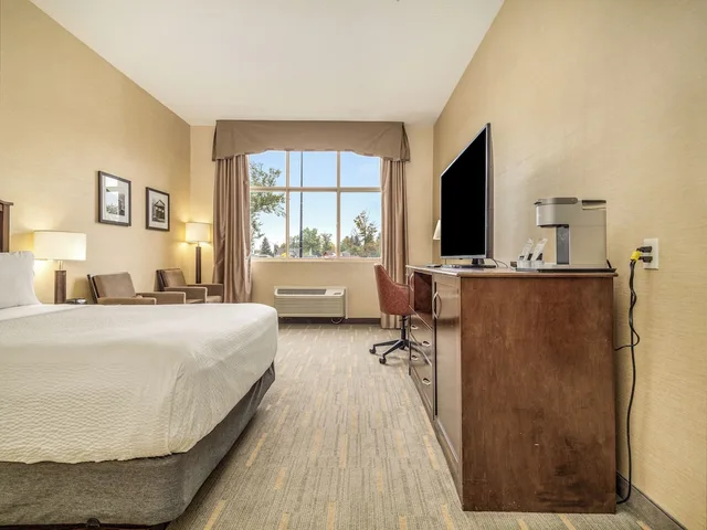 غرفة قياسية بسرير كوين لذوي الإعاقة، HOLIDAY INN LETHBRIDGE 5/10