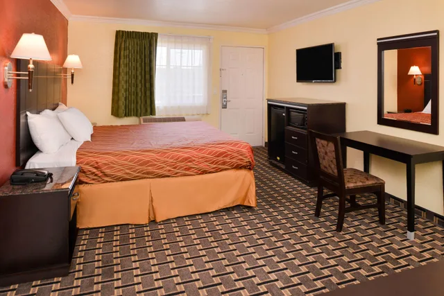 غرفة بسرير كينج، Americas Best Value Inn Rialto 2/6