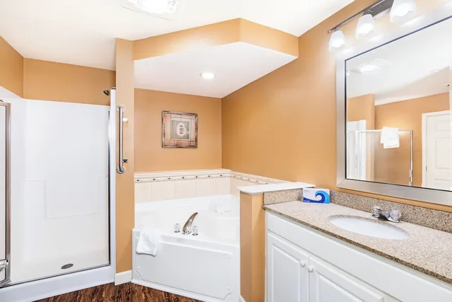 1 Bedroom, Premier, Suite, Queen Bed, Nature View, Sofa، Vacation Village At Berkshires 6/6