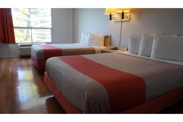غرفة بسريرين كوين، Motel6 Belmont, CA San Francisco Redwood City 3/10