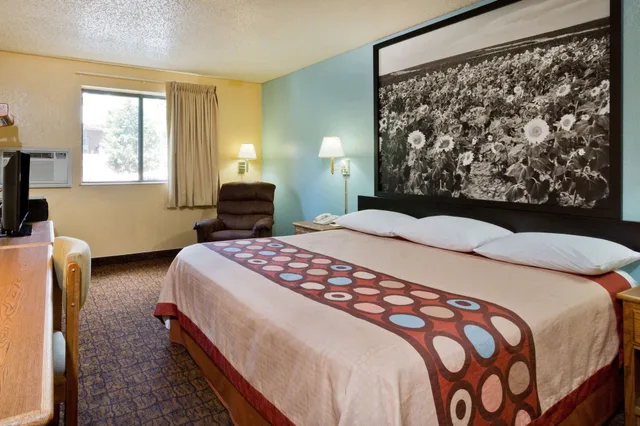 غرفة بسرير كوين لذوي الإعاقة، Super 8 By Wyndham Lexington Park/California Area 1/5