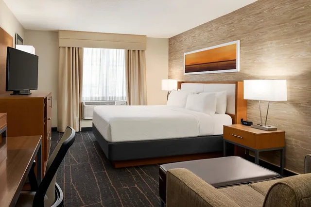 غرفة قياسية بسرير كوين، Holiday Inn Saratoga Springs 3/5