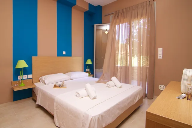 شقة بسريرين منفصلين بإطلالة على الحديقة بغرفة نوم واحدة مع أريكة، Loutra Resort 2/4