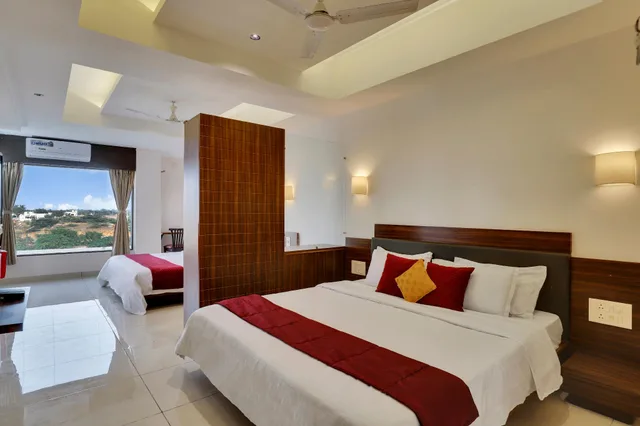 غرفة ديلوكس عائلية بسريرين مزدوجين، Goverdhan Greens Resort Dwarka 1/2