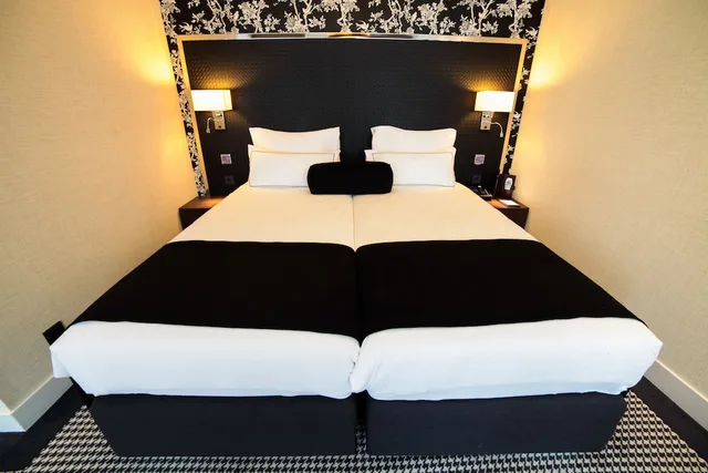 Semi Basement, Twin Beds, Partial View، Notting Hill 1/3
